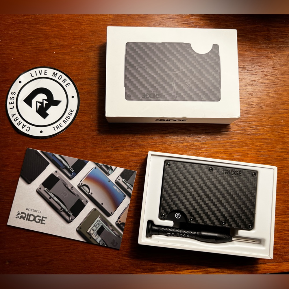 NEW The Ridge Carbon Fiber Wallet - Special Edition $140 - sticker included NWT